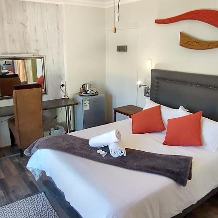 Premiere Guesthouse Bloemfontein Buitenkant foto
