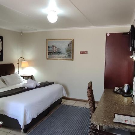 Premiere Guesthouse Bloemfontein Buitenkant foto