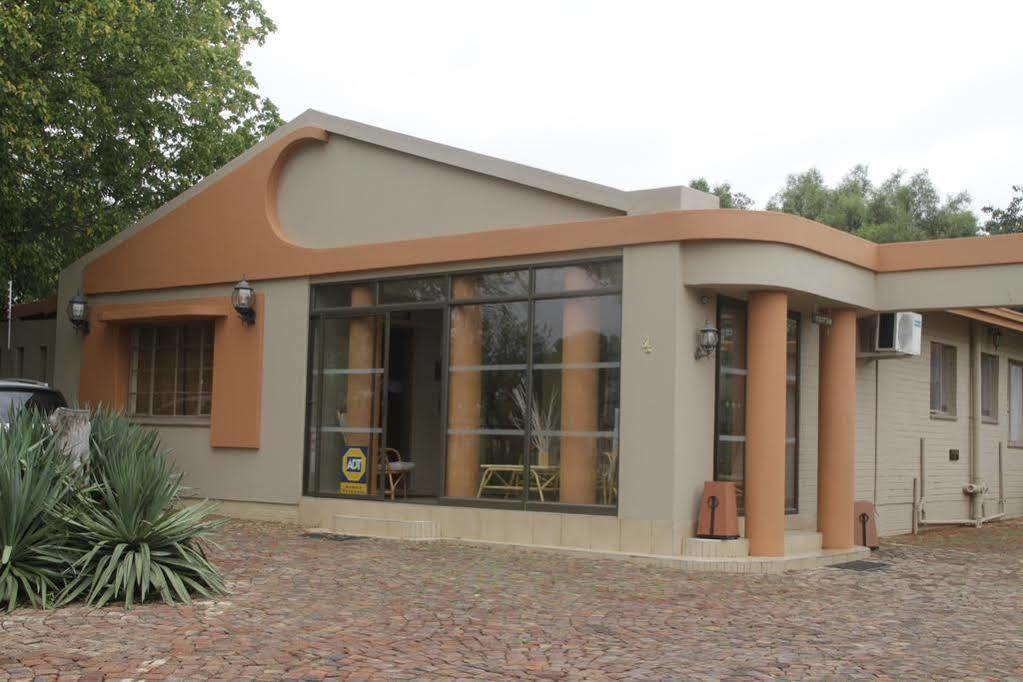 Premiere Guesthouse Bloemfontein Buitenkant foto