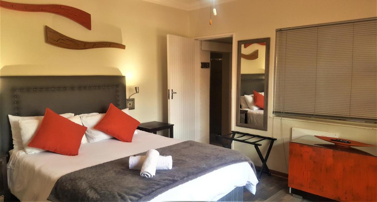 Premiere Guesthouse Bloemfontein Buitenkant foto